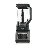 Imagen de la licuadora Ninja Total Crushing con 1400 W de potencia, cuchillas Total Crushing y 3 programas preestablecidos para batidos, bebidas heladas y extracción de nutrientes. Incluye tecnología Auto-iQ con patrones de pulso, mezcla y pausa para resultados perfectos.